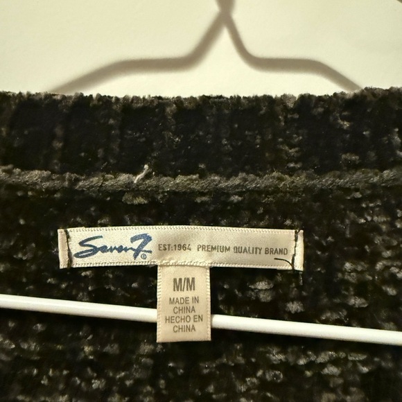 Women's Seven7 Chenille Ultra Plush Cardigan Pullover Caviar Sweater Size Medium - Picture 3 of 3